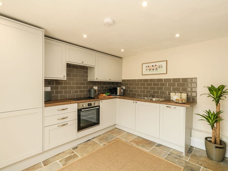 Fridge, dishwasher, electric kettle, cookware/dishes/utensils