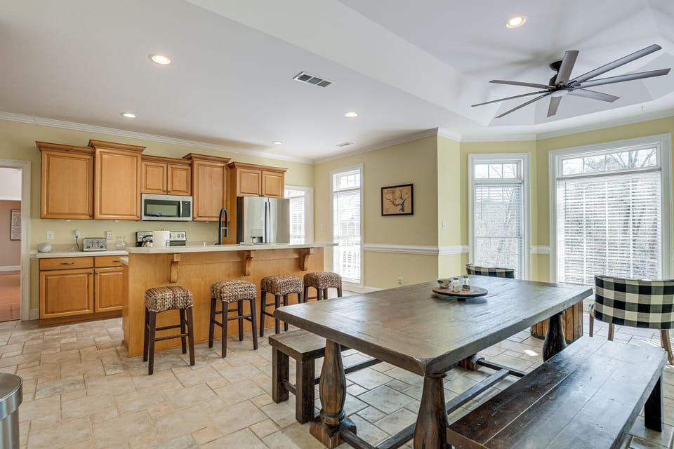 House (6 Bedrooms) | Interior