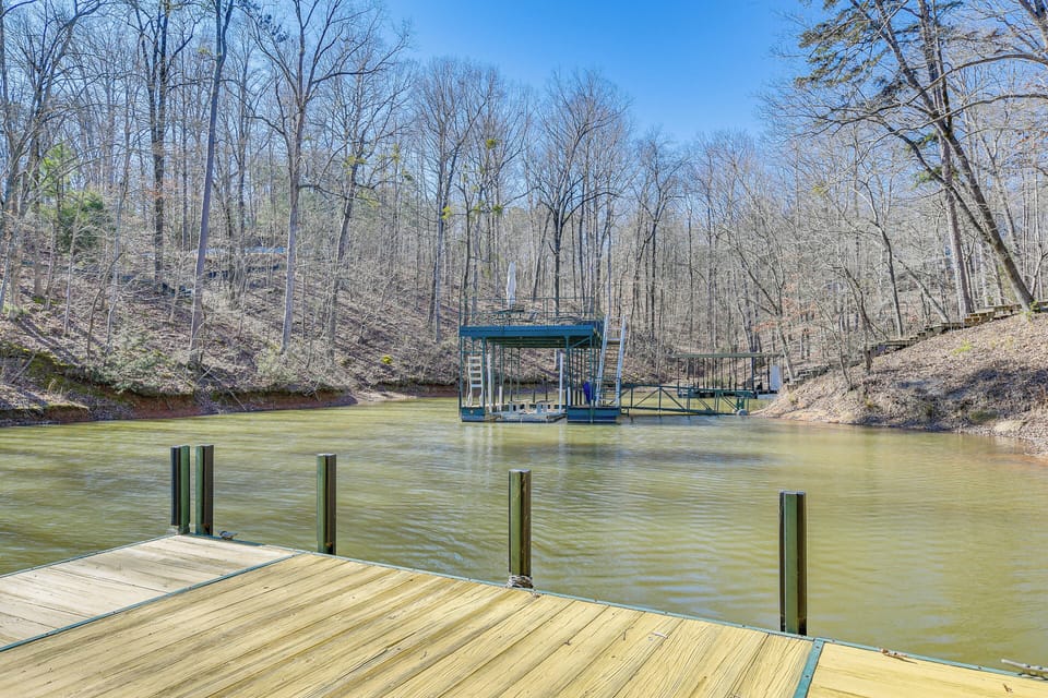 House (6 Bedrooms) | Interior