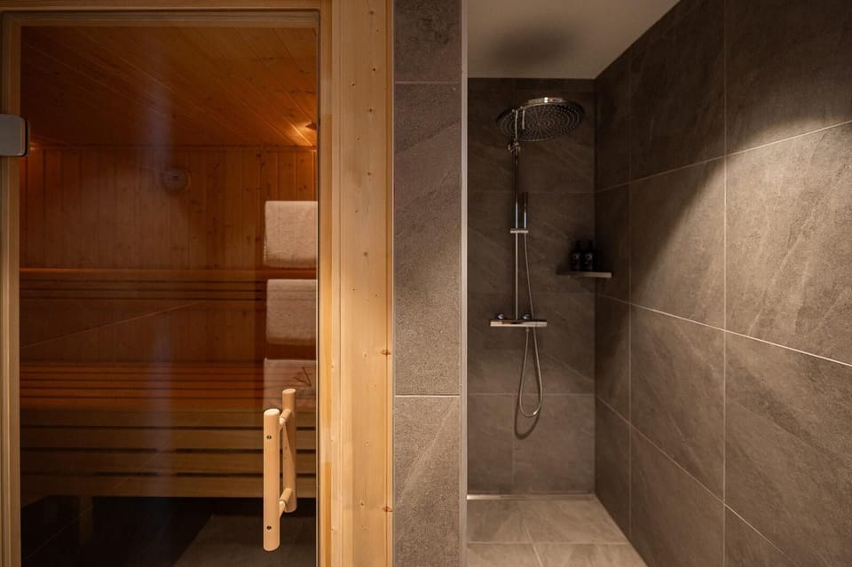 Sauna, steam room