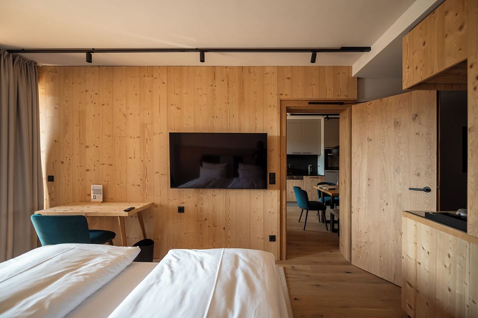 Comfort Apartment, 2 Bedrooms, Sauna, Mountain View | Hypo-allergenic bedding available, in-room safe, laptop workspace