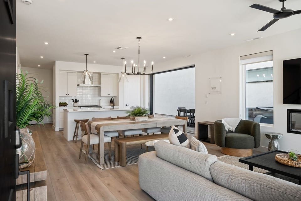 House, 5 Bedrooms | Living area | Smart TV