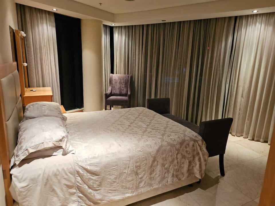 Iron/ironing board, WiFi (free)