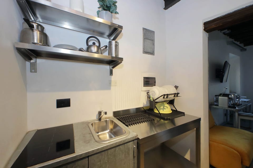 City Loft (3° floor) | Private kitchen | Espresso maker, coffee/tea maker, mini-fridge, griddle