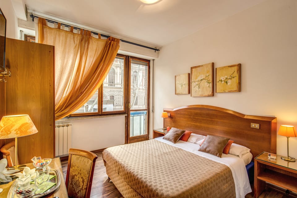 Premium bedding, in-room safe, individually decorated