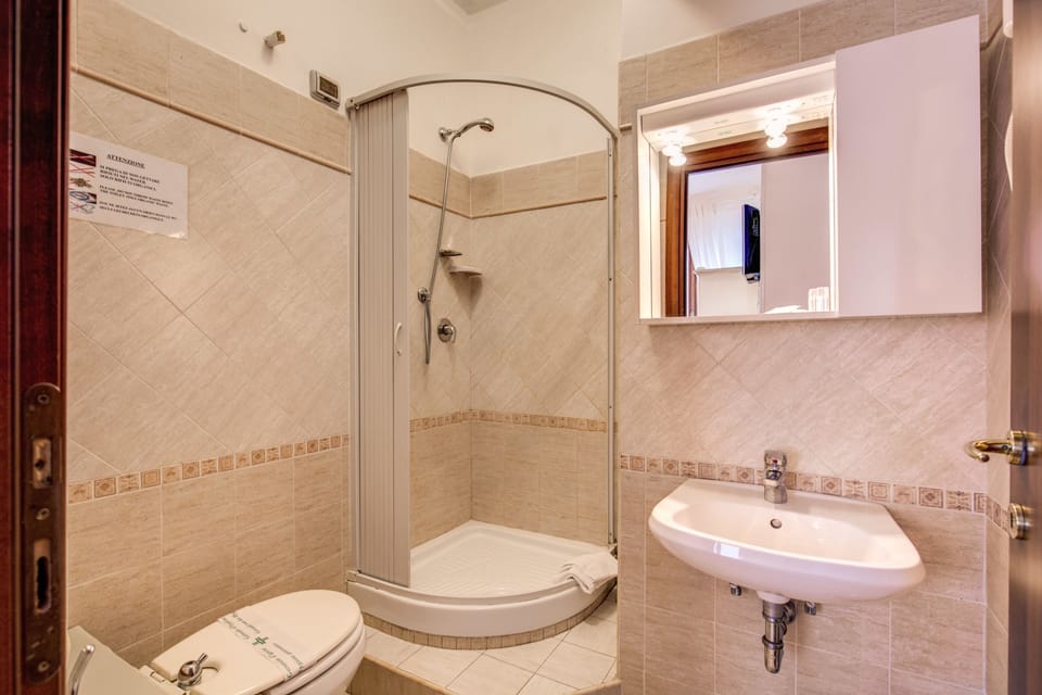 Shower, free toiletries, hair dryer, bidet