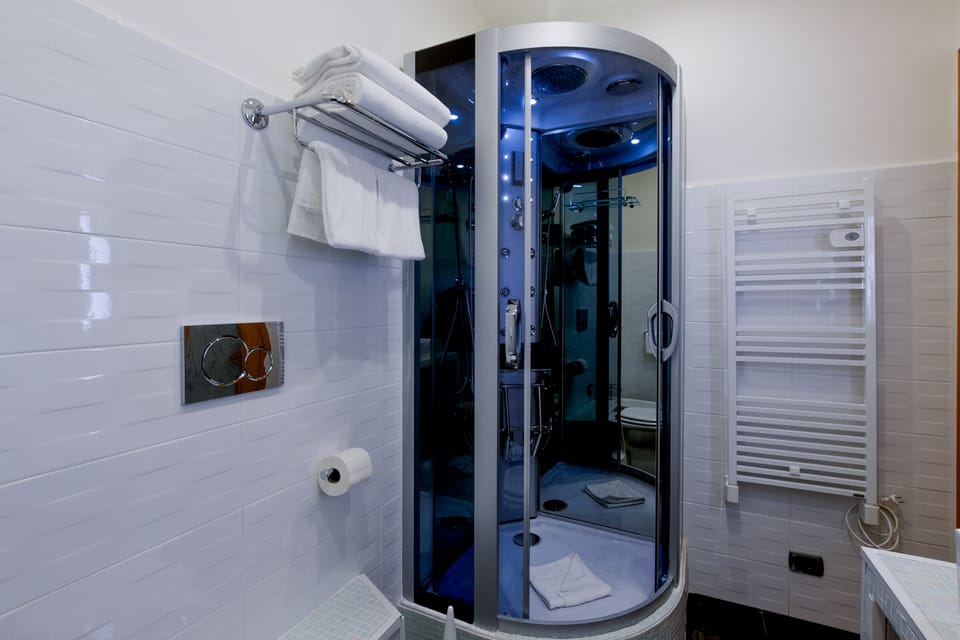 Comfort Room | Bathroom | Free toiletries, hair dryer