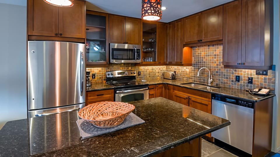 Thunder Ridge Chalet #5 | Private kitchen | Fridge, microwave, oven, stovetop