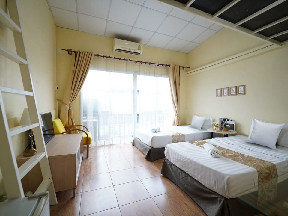 Superior Triple Room | Street view