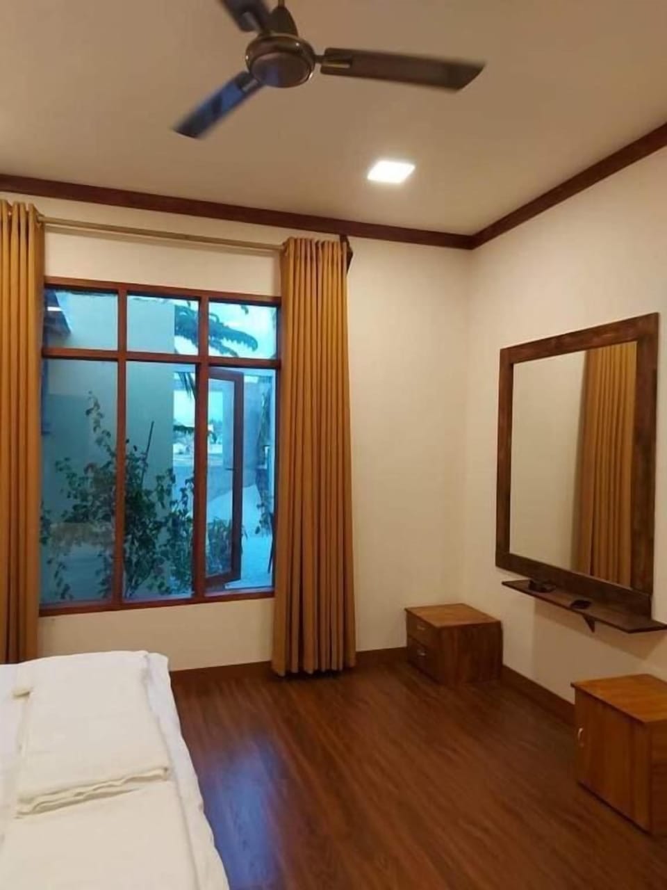 Deluxe Room | 1 bedroom, iron/ironing board, free WiFi, bed sheets
