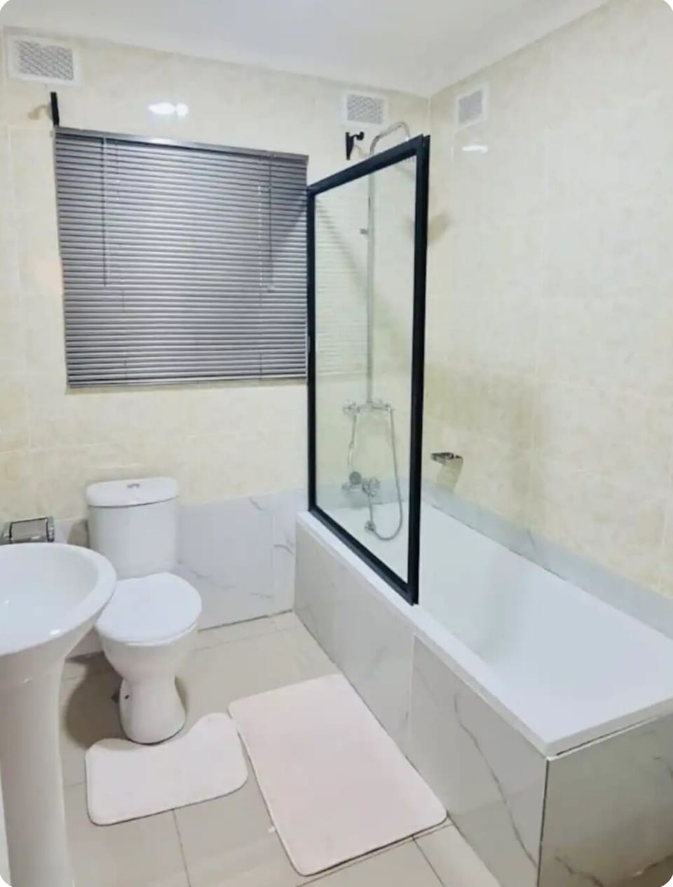 House | Bathroom | Shower, towels