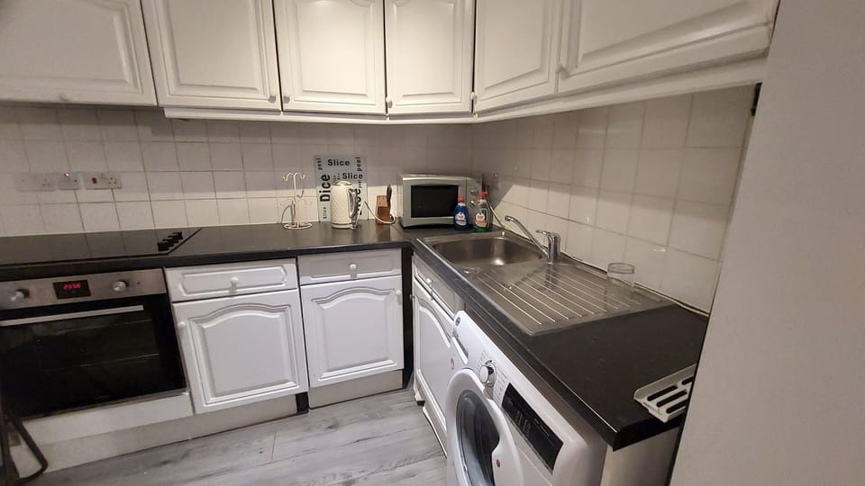Apartment | Private kitchen | Fridge, microwave, oven, stovetop