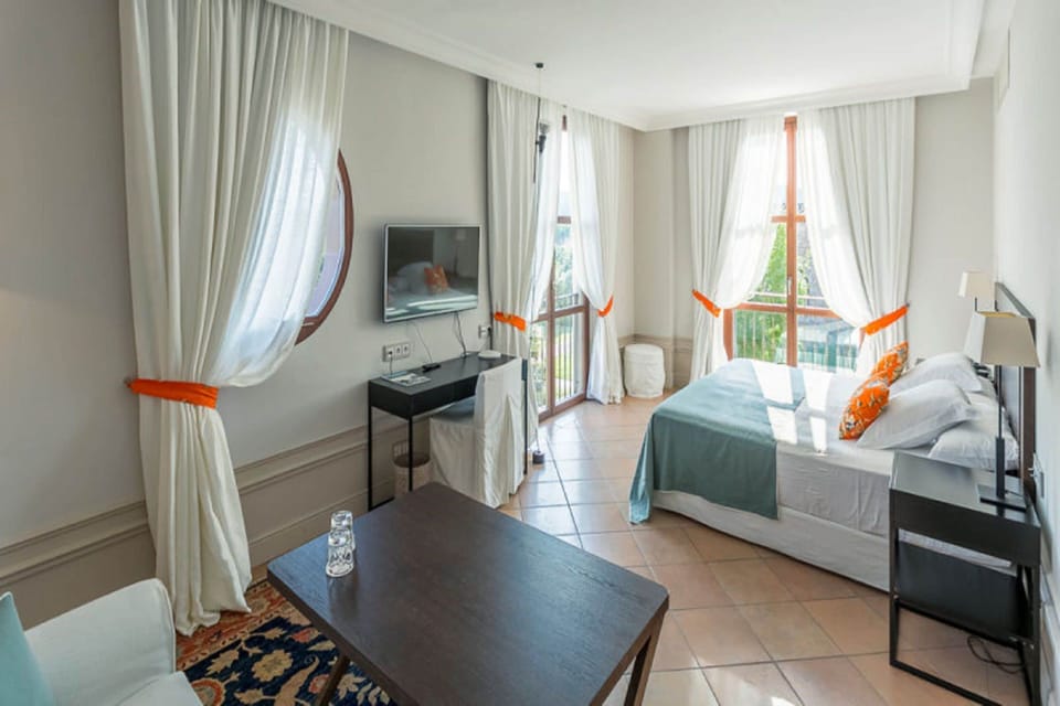 Junior Suite Prestige, Garden View | Premium bedding, minibar, in-room safe, desk