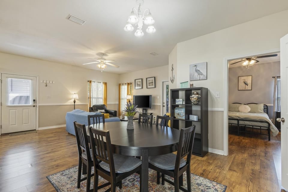 Cottage, 3 Bedrooms | Dining