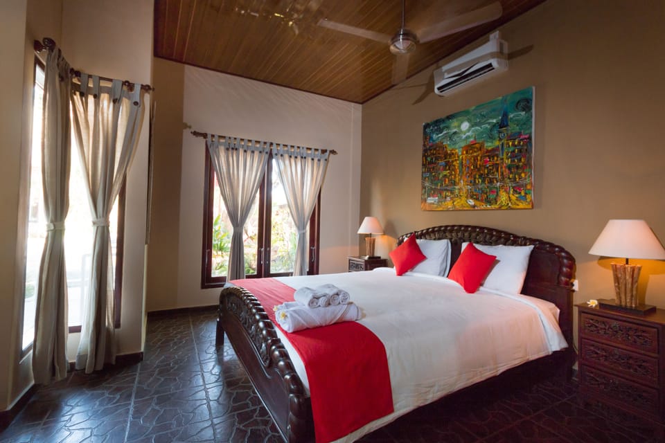 Deluxe Room | Minibar, in-room safe, desk, soundproofing