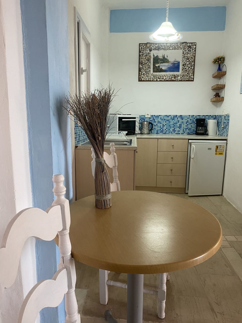 Traditional Room | Private kitchenette | Mini-fridge, electric kettle
