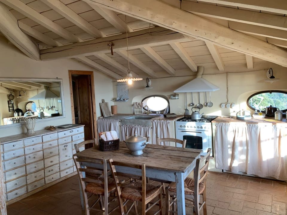 House | 3 bedrooms, high-speed internet