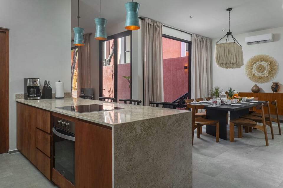 Deluxe Villa | Private kitchen | Full-size fridge, oven, blender, paper towels