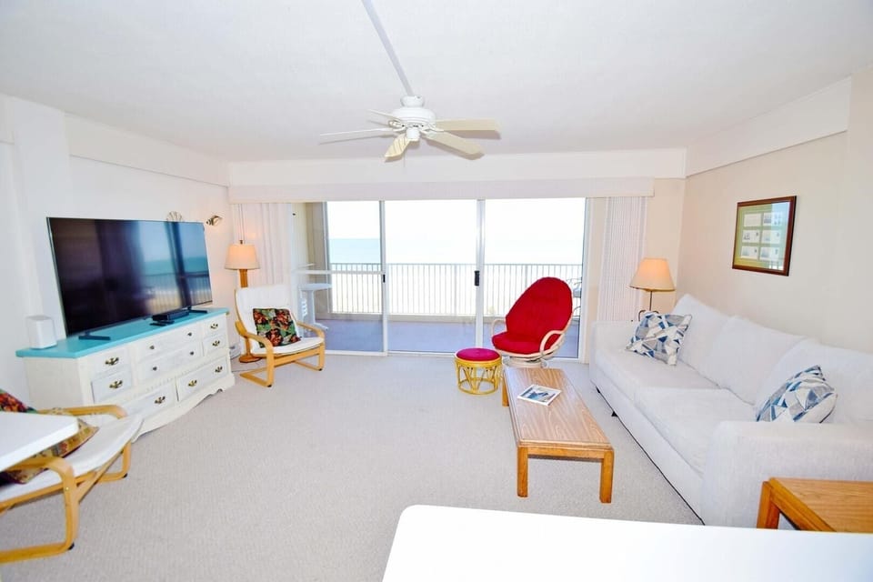 Condo, 1 Bedroom | Living area