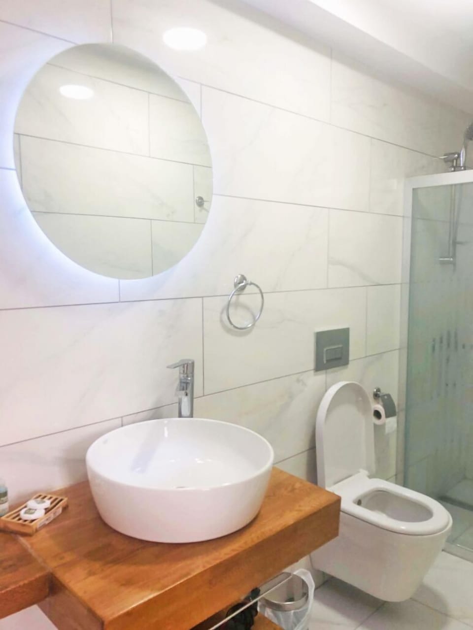 Deluxe Room, Garden View | Bathroom
