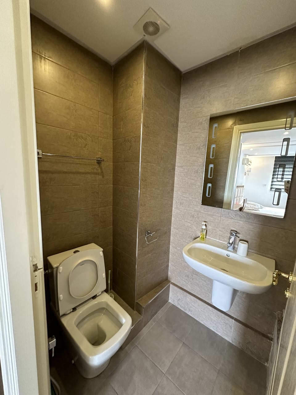 Basic Apartment | Raised toilet seat