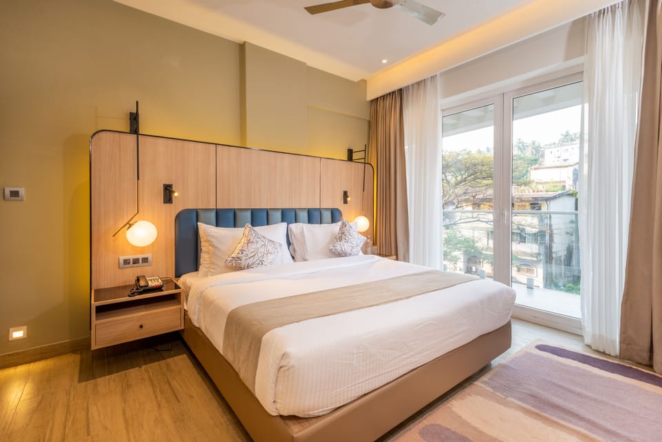 Suite with Balcony | City view