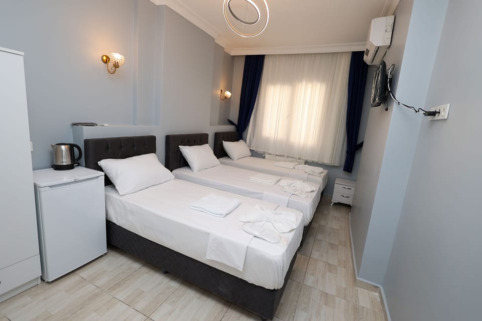 Deluxe Apartment, 1 Bedroom | 7 bedrooms, desk, soundproofing, iron/ironing board