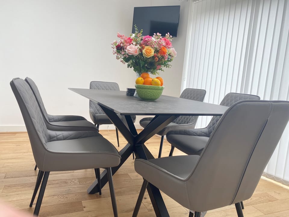 Classic Apartment | 4 bedrooms, iron/ironing board, free WiFi