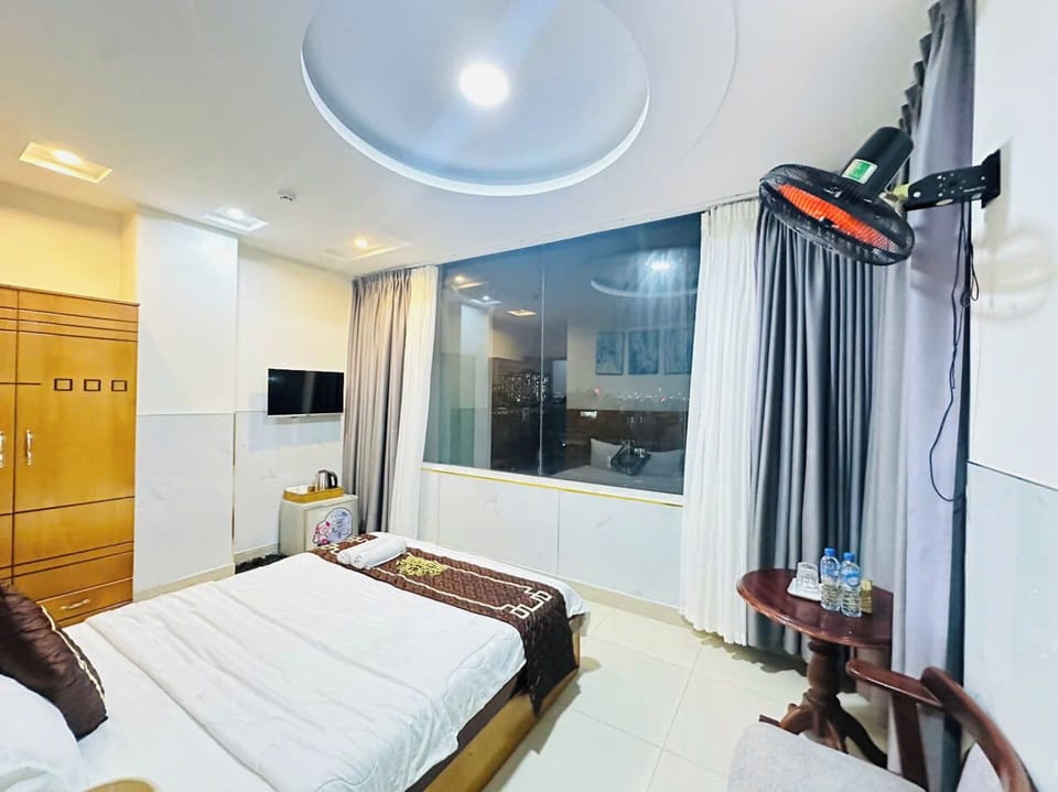 Basic Double Room Single Use | Desk, soundproofing, iron/ironing board, free WiFi