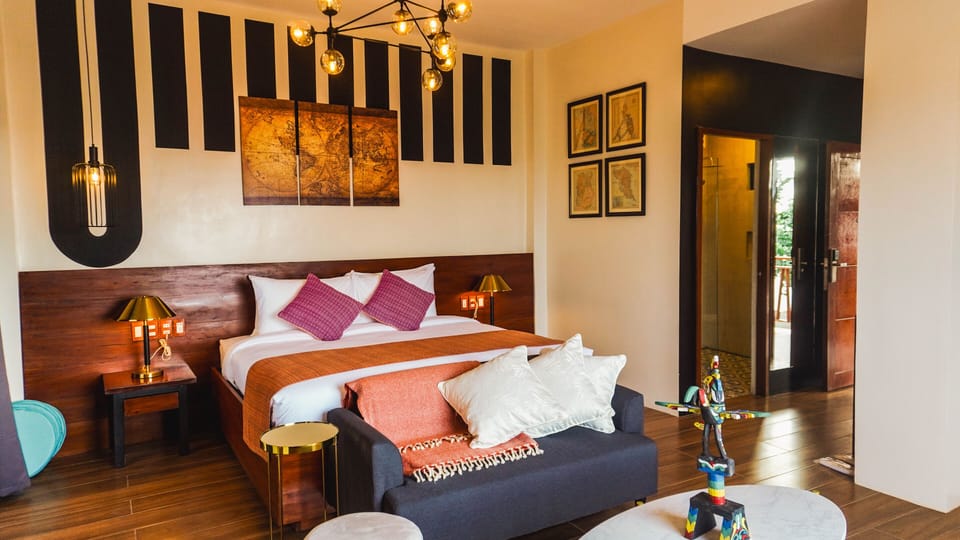 Executive Studio Suite, 1 King Bed | Individually decorated, individually furnished, free cribs/infant beds