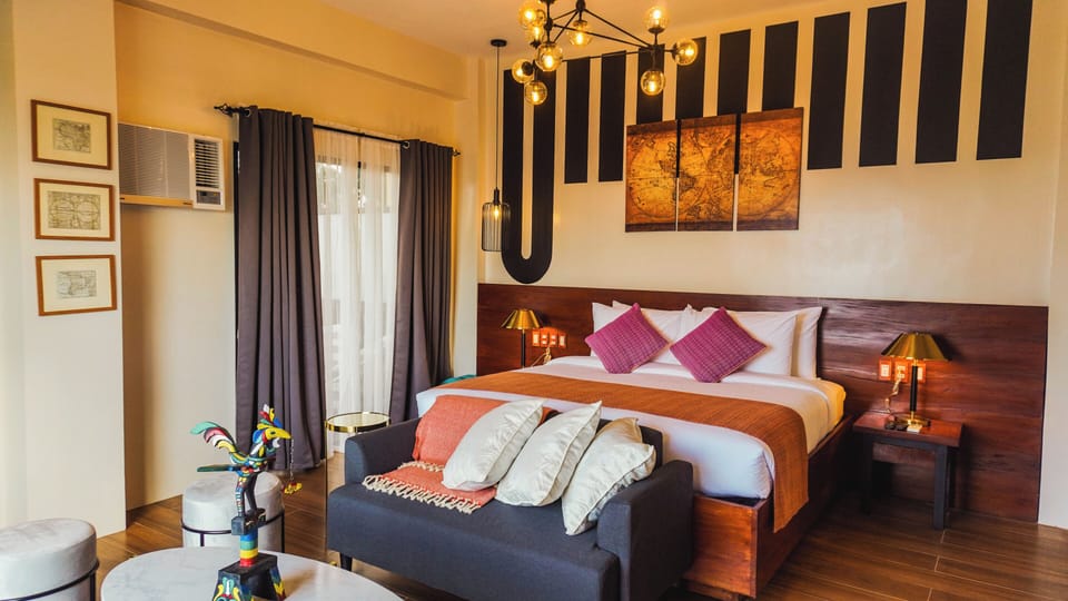 Executive Studio Suite, 1 King Bed | Individually decorated, individually furnished, free cribs/infant beds