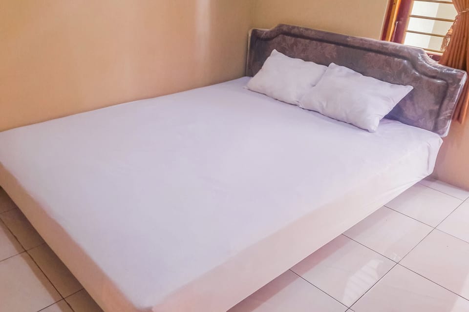 Standard Double Room | Desk, WiFi (free), bed sheets