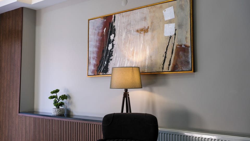 Business Room | Egyptian cotton sheets, premium bedding, in-room safe, desk