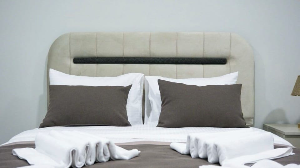 Family Room | Egyptian cotton sheets, premium bedding, in-room safe, desk