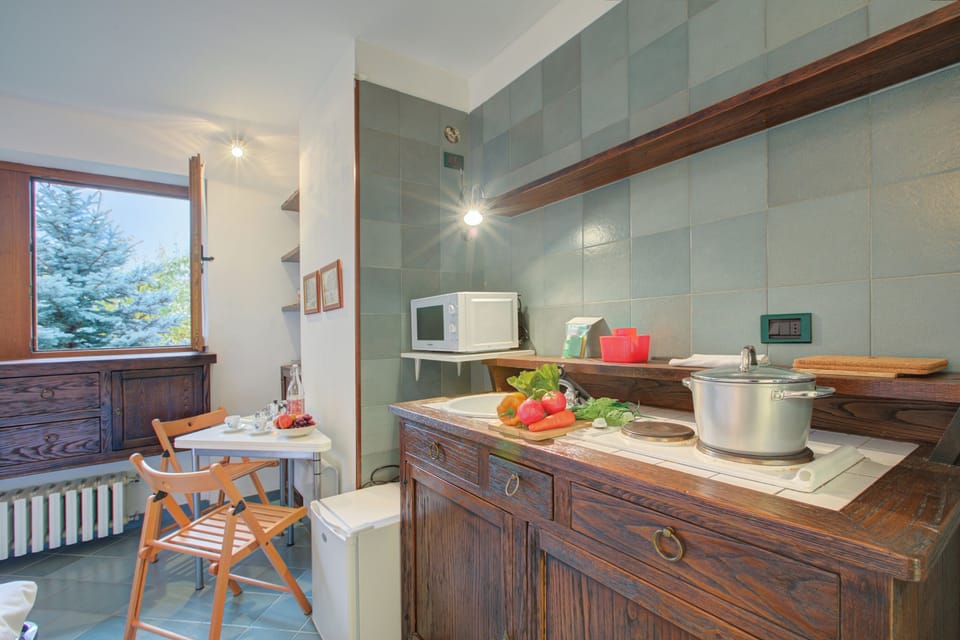 Family Studio, Mountain View (Fiori di Miele) | Private kitchen | Fridge, microwave, stovetop, cookware/dishes/utensils