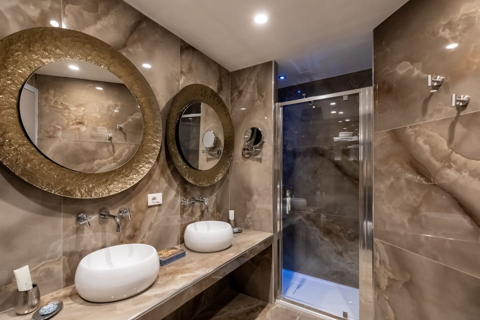 Grand Suite | Bathroom | Slippers