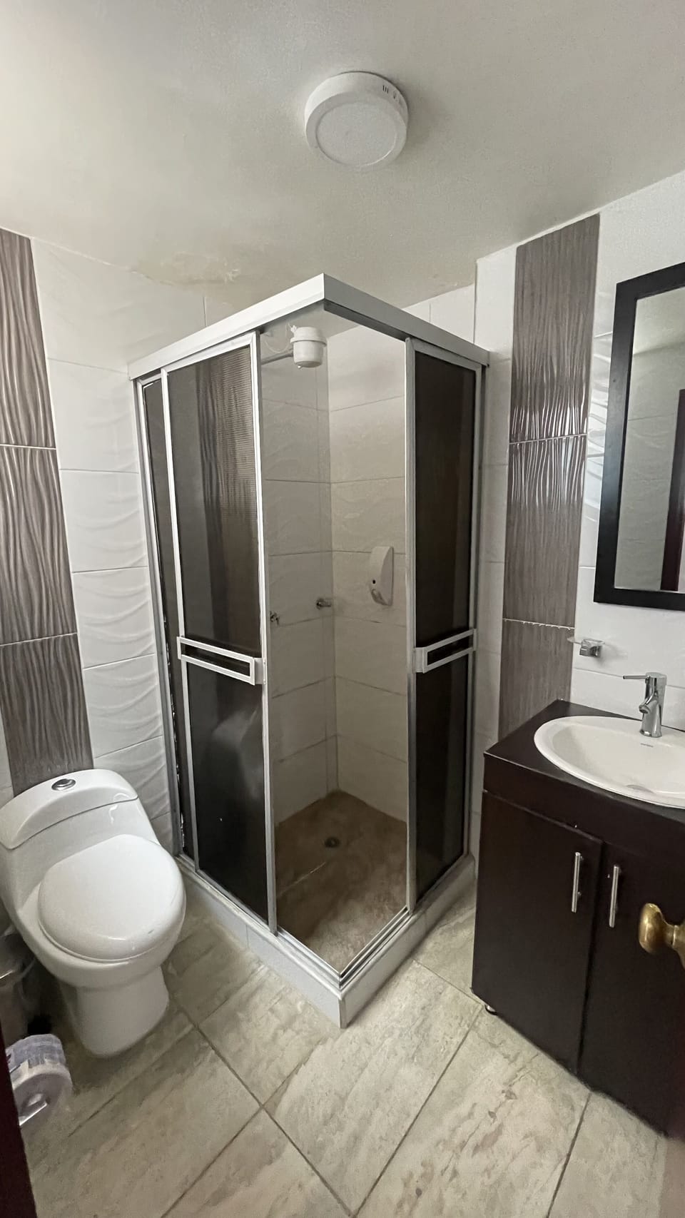 Basic Double Room, 1 Double Bed | Bathroom | Shower, towels
