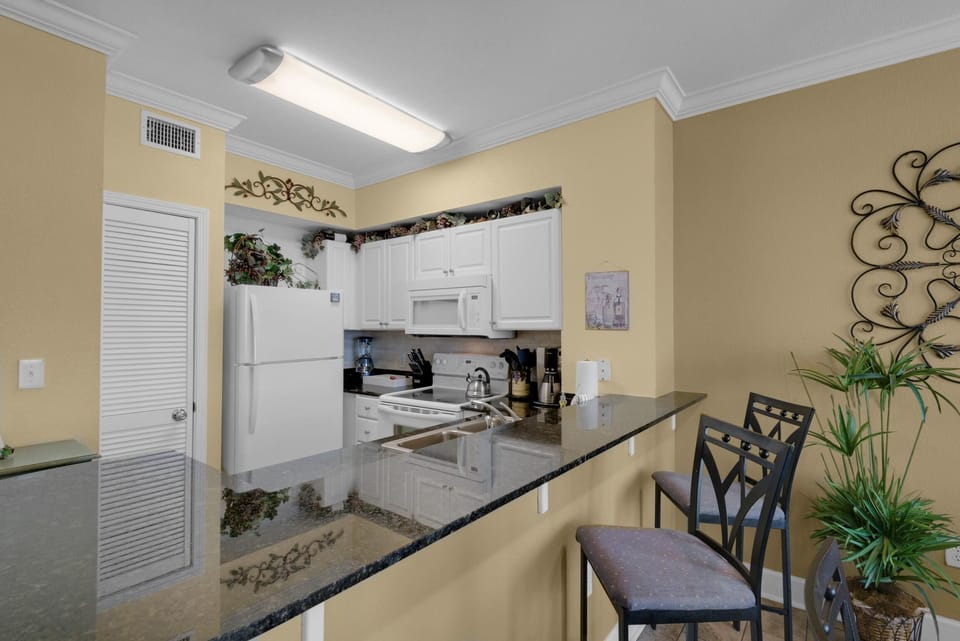 Condo, 1 King Bed with Sofa bed (Tidewater 2209 "Tuscany at Tidewater") | Private kitchen | Oven, toaster