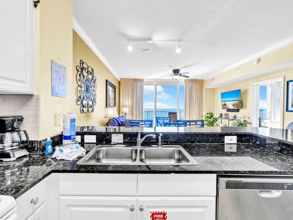 Condo, 1 King Bed with Sofa bed (Tidewater 2209 "Tuscany at Tidewater") | Private kitchen | Oven, toaster