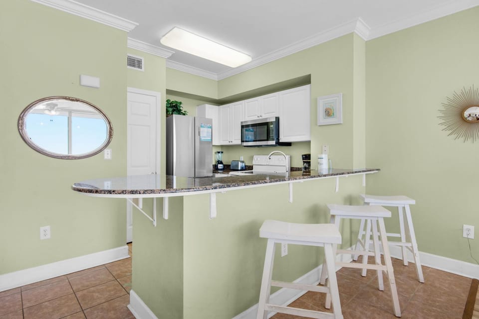 Condo, 1 King Bed with Sofa bed (Tidewater 2115) | Private kitchen | Oven, toaster