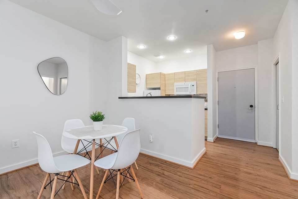 Comfort Apartment | Living area | Flat-screen TV