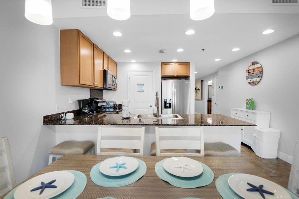 Condo, Multiple Beds (Sterling Breeze 2006) | Dining