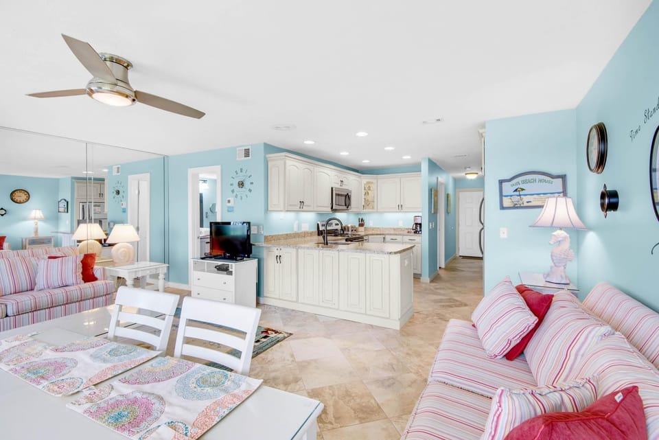 Condo, 1 King Bed with Sofa bed (Latitude 29 #4) | Living area | TV