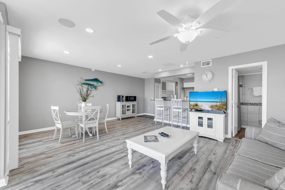 Condo, 1 King Bed with Sofa bed (Latitude 29 #25) | Living area | TV