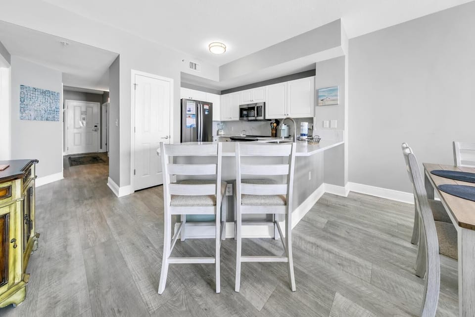 Condo, Multiple Beds (Celadon 1902 "Aloha No Ka Oi") | Dining