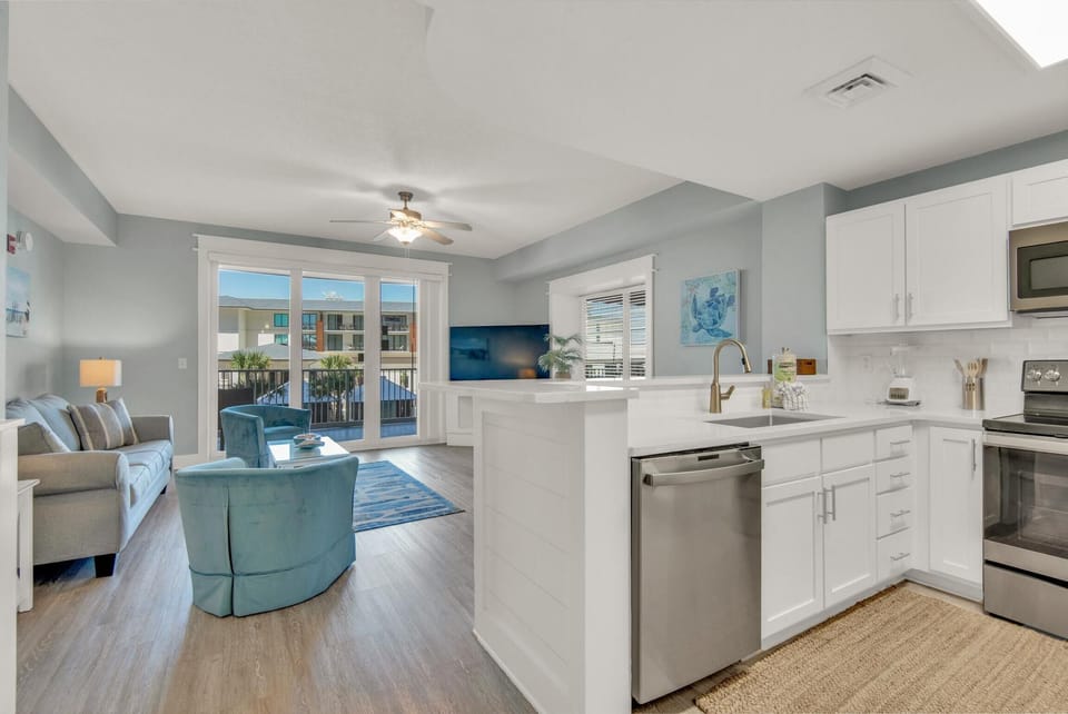Condo, 1 King Bed with Sofa bed (Calypso 3-205) | Private kitchen | Oven, toaster