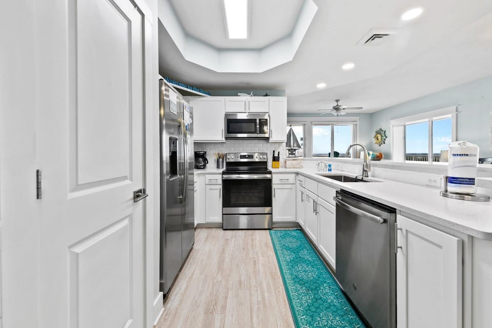 Condo, Multiple Beds (Calypso 3-1612) | Private kitchen | Oven, toaster
