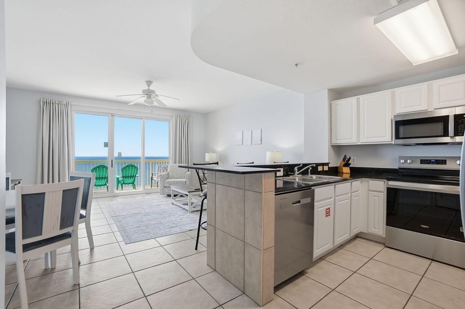 Condo, 1 King Bed with Sofa bed (Calypso 2-1907 West) | Private kitchen | Oven, toaster