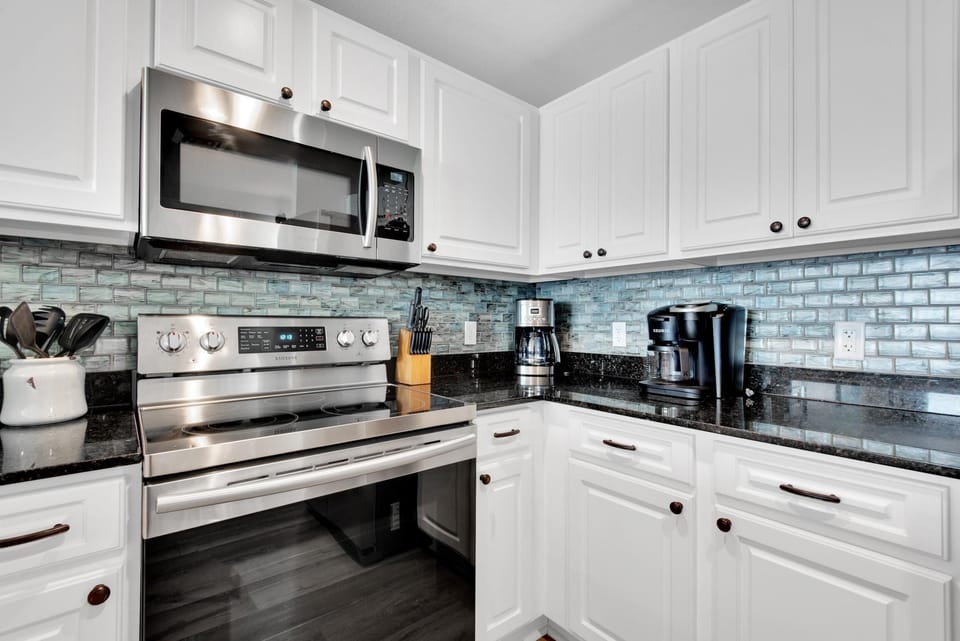 Condo, Multiple Beds (Calypso 2-1502 West) | Private kitchen | Oven, toaster