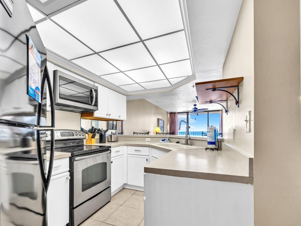 Condo, Multiple Beds (Summerhouse 1009B) | Private kitchen | Oven, toaster